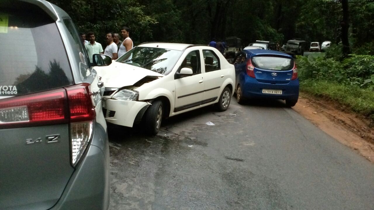 ನೆಲ್ಯಾಡಿ: ಕಾರುಗಳ ನಡುವೆ ಢಿಕ್ಕಿ